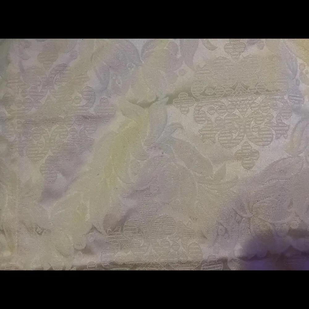 Waterford Linens Elegant White/ Cream Floral Damask Table Napkins (4)
